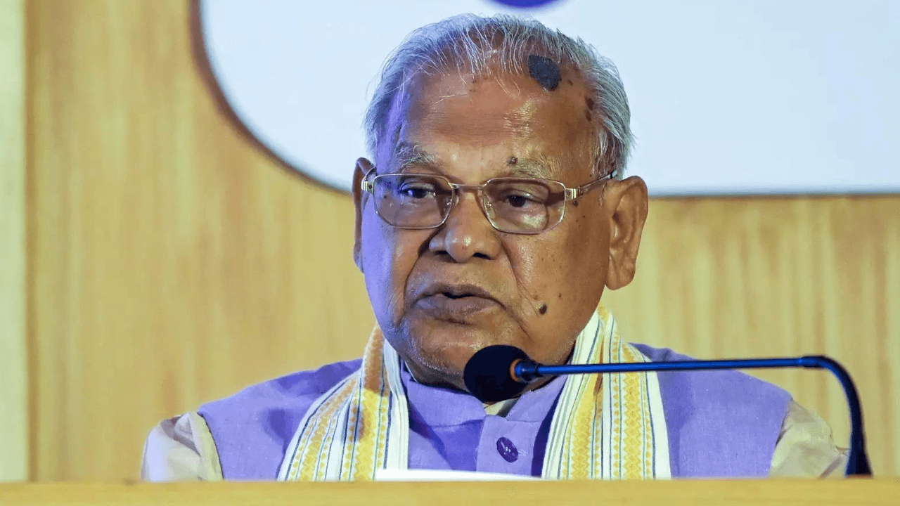 Bihar polls: Manjhi takes poetic dig at BJP; seat-sharing talks begin