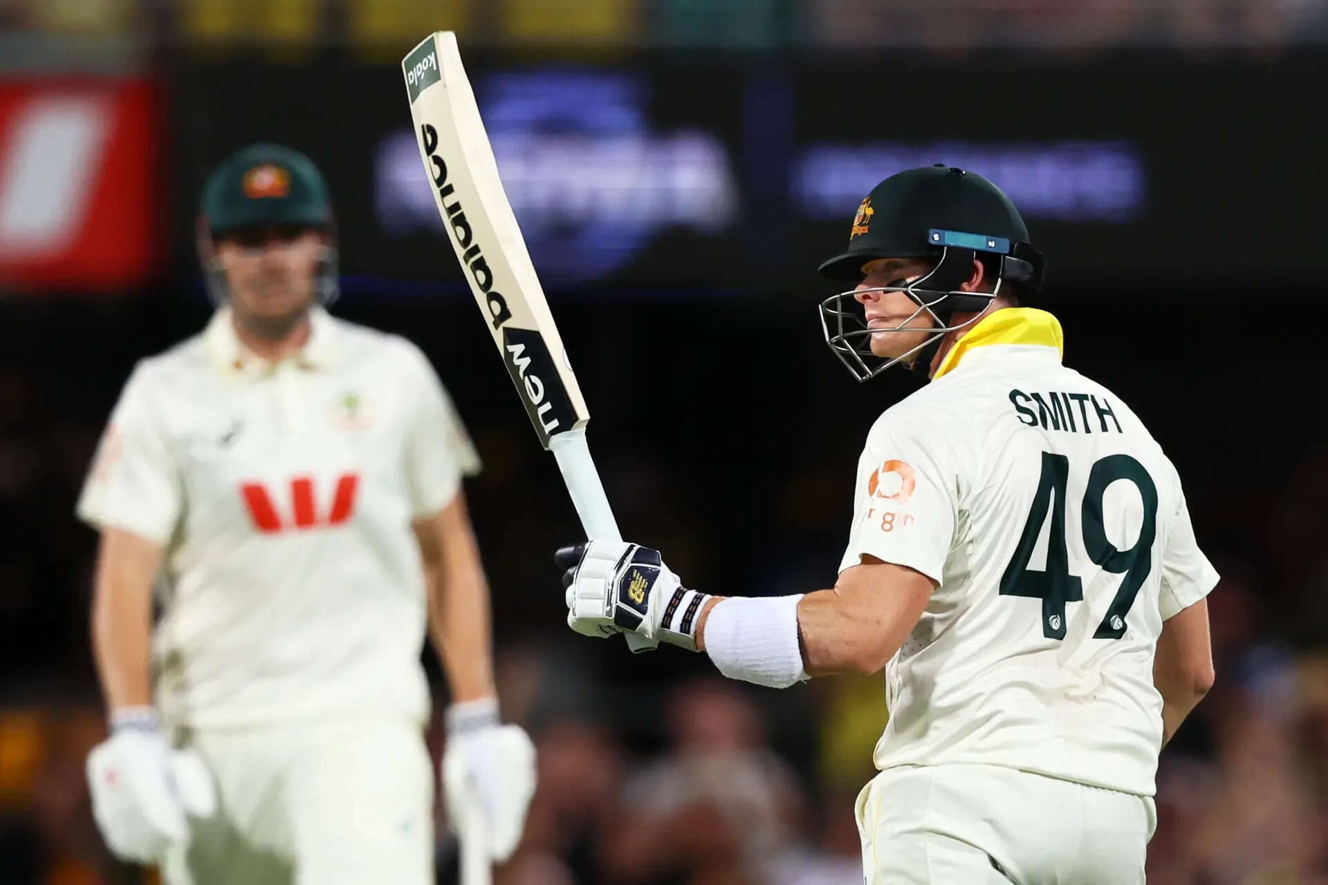 Steve Smith stars as Aus roar to 378-6, take 44-run advantage over Eng on Day 2